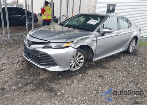2018 Toyota Camry Le from USA, damaged, VIN 4T1B11HK7JU609805